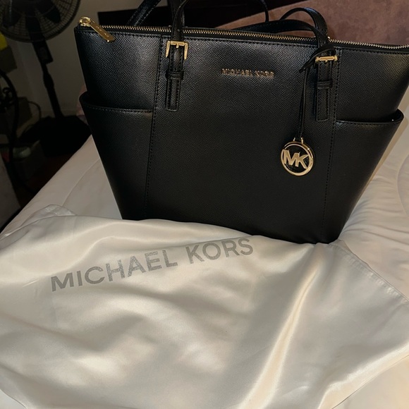 NWT Michael Kors Jet Set East-West Leather Tote Bag 🖤 - Picture 3 of 17